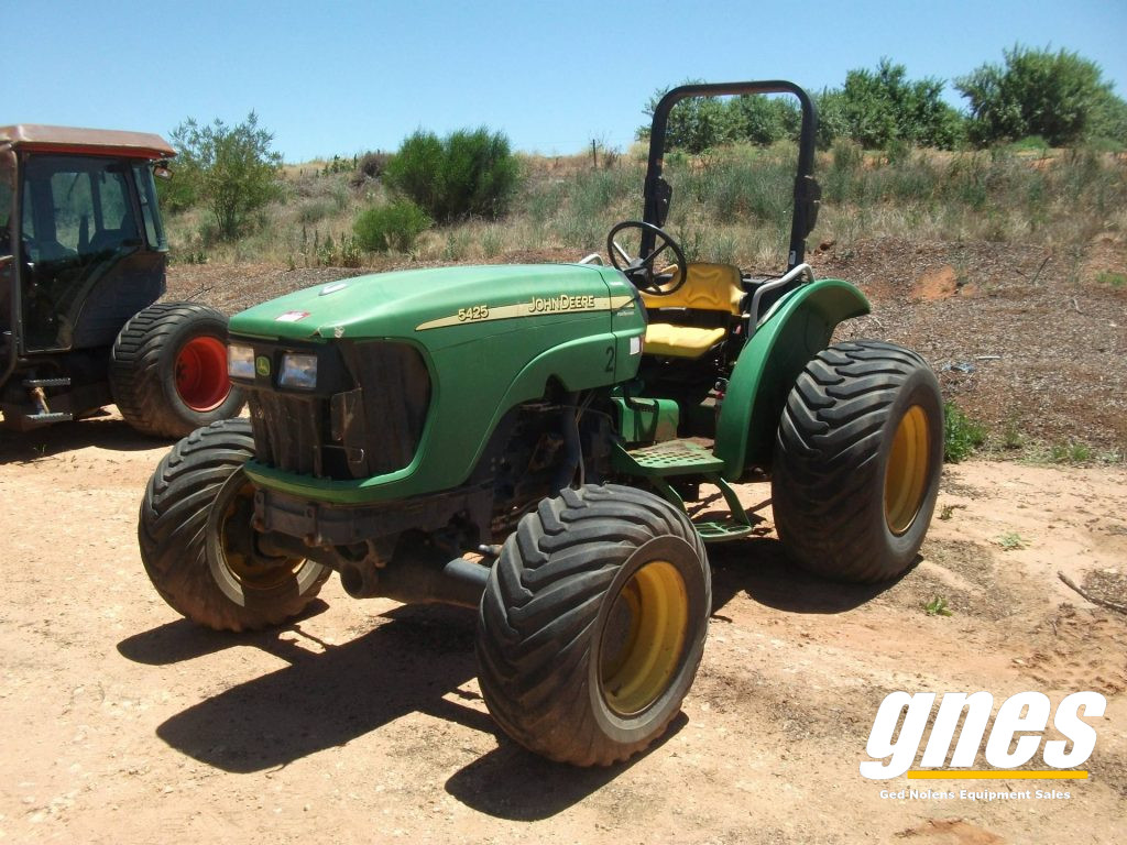 This image has an empty alt attribute; its file name is john-deere-5425-fwa-rops-tractor-1-1024x768.jpg