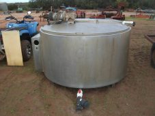 34 - 1500 ltr Stainless Steel Tank with Agitator