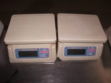 70 - 2 x AND SK 5001 5Kg Electronic Scales