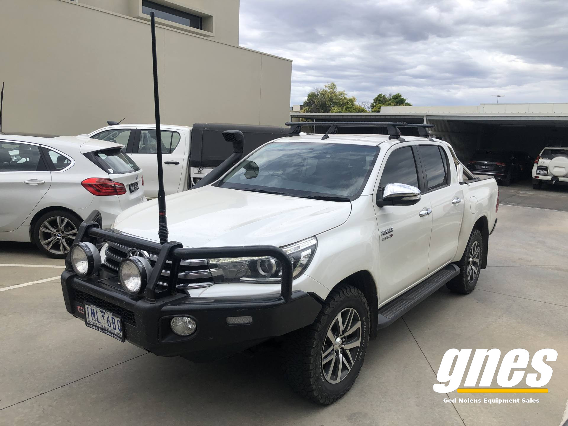 2015-toyota-hilux-sr5-4×4-for-sale