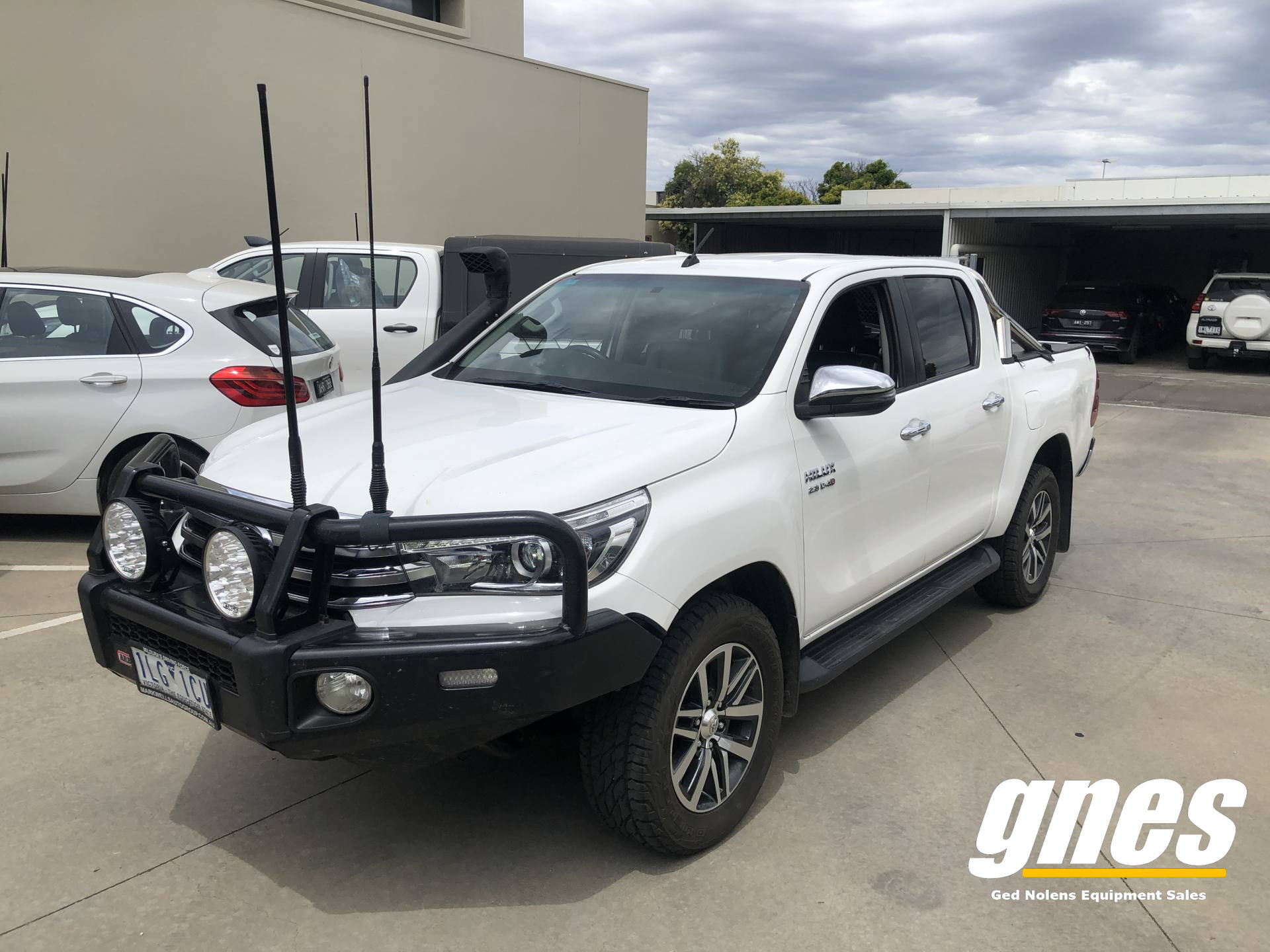 2017-toyota-hilux-sr5-4×4-for-sale